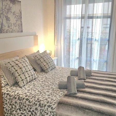 Ideal Holiday Apartment One Bedroom City Center Málaga Exteriör bild