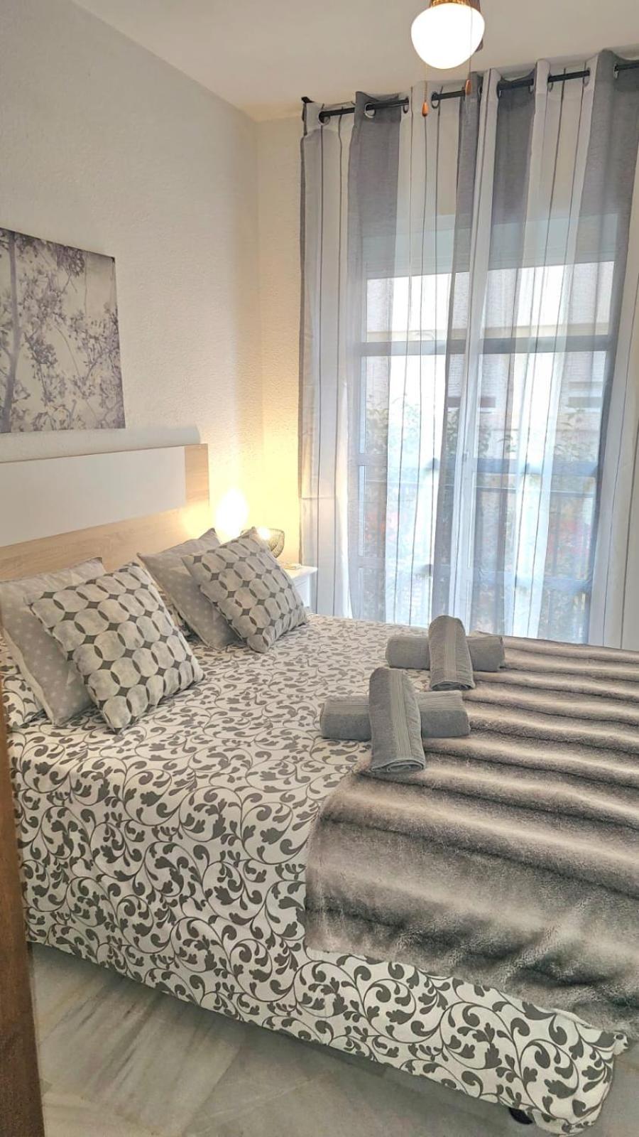 Ideal Holiday Apartment One Bedroom City Center Málaga Exteriör bild