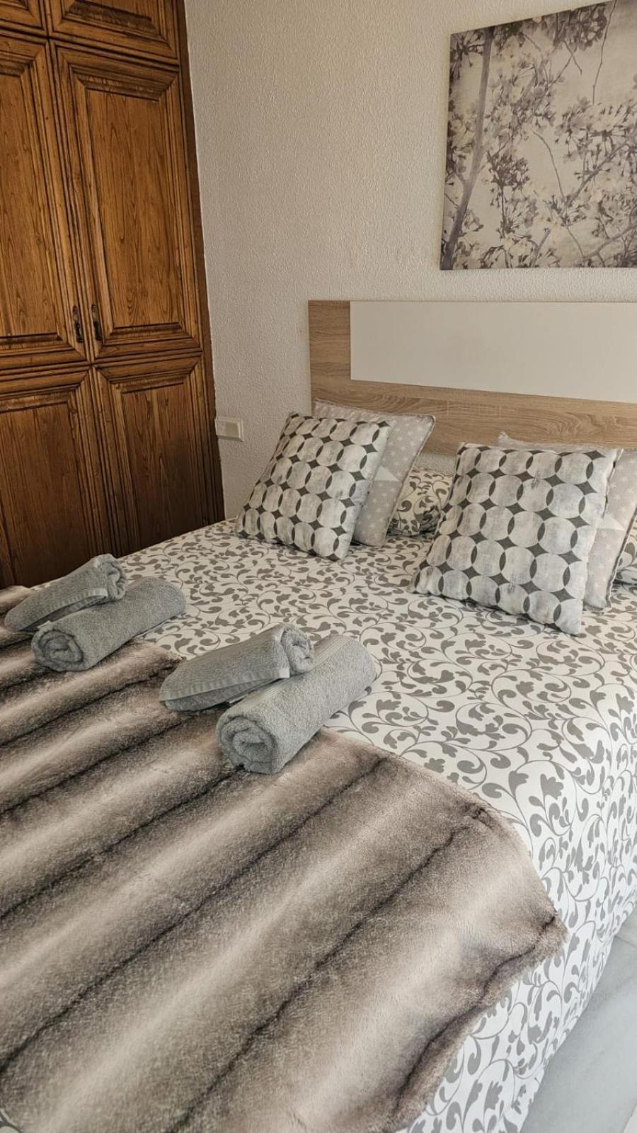 Ideal Holiday Apartment One Bedroom City Center Málaga Exteriör bild