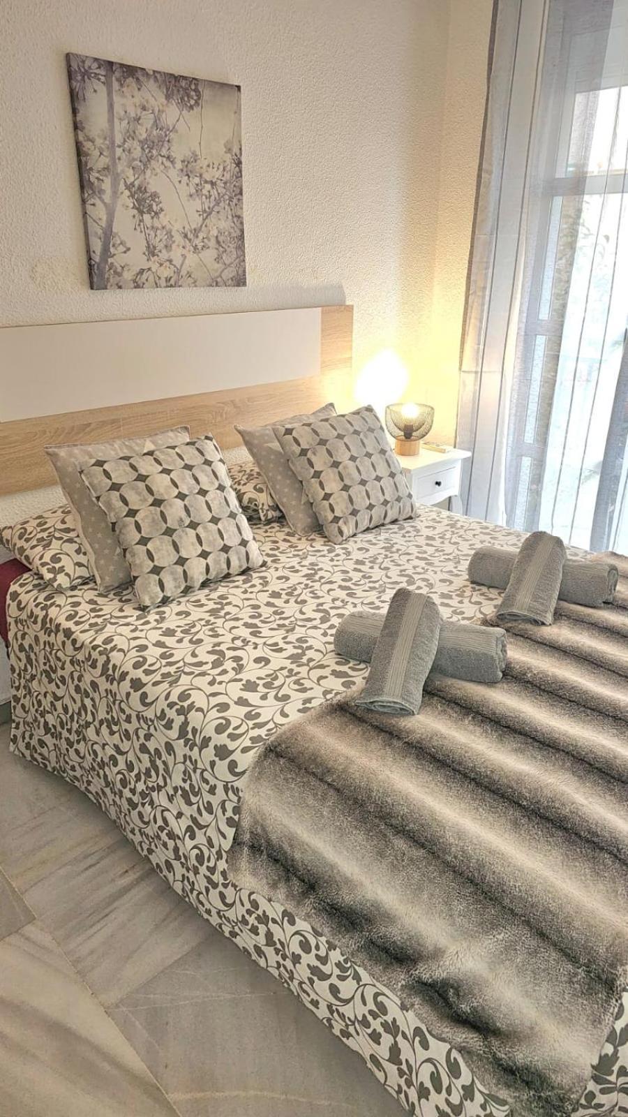 Ideal Holiday Apartment One Bedroom City Center Málaga Exteriör bild