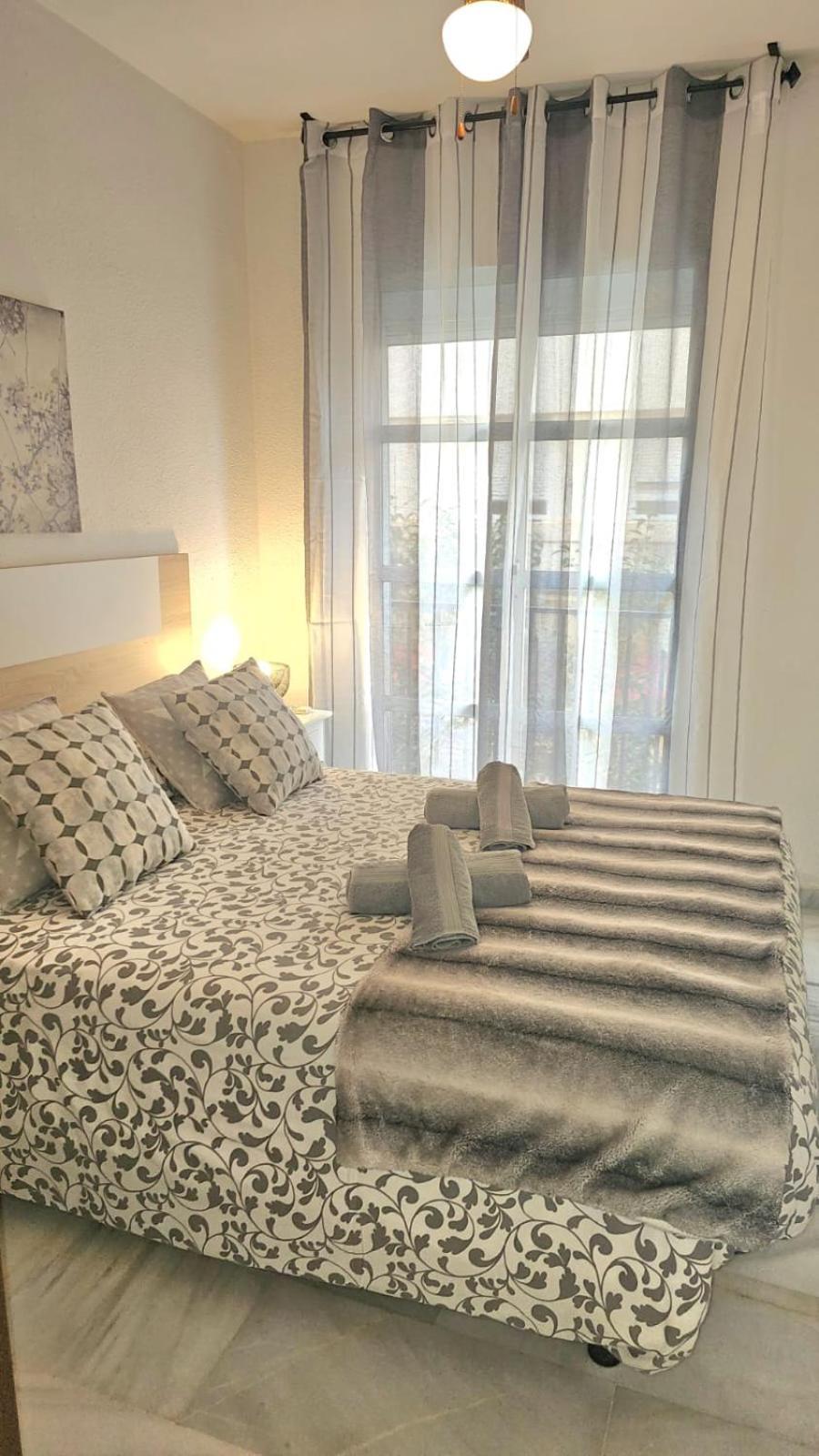 Ideal Holiday Apartment One Bedroom City Center Málaga Exteriör bild