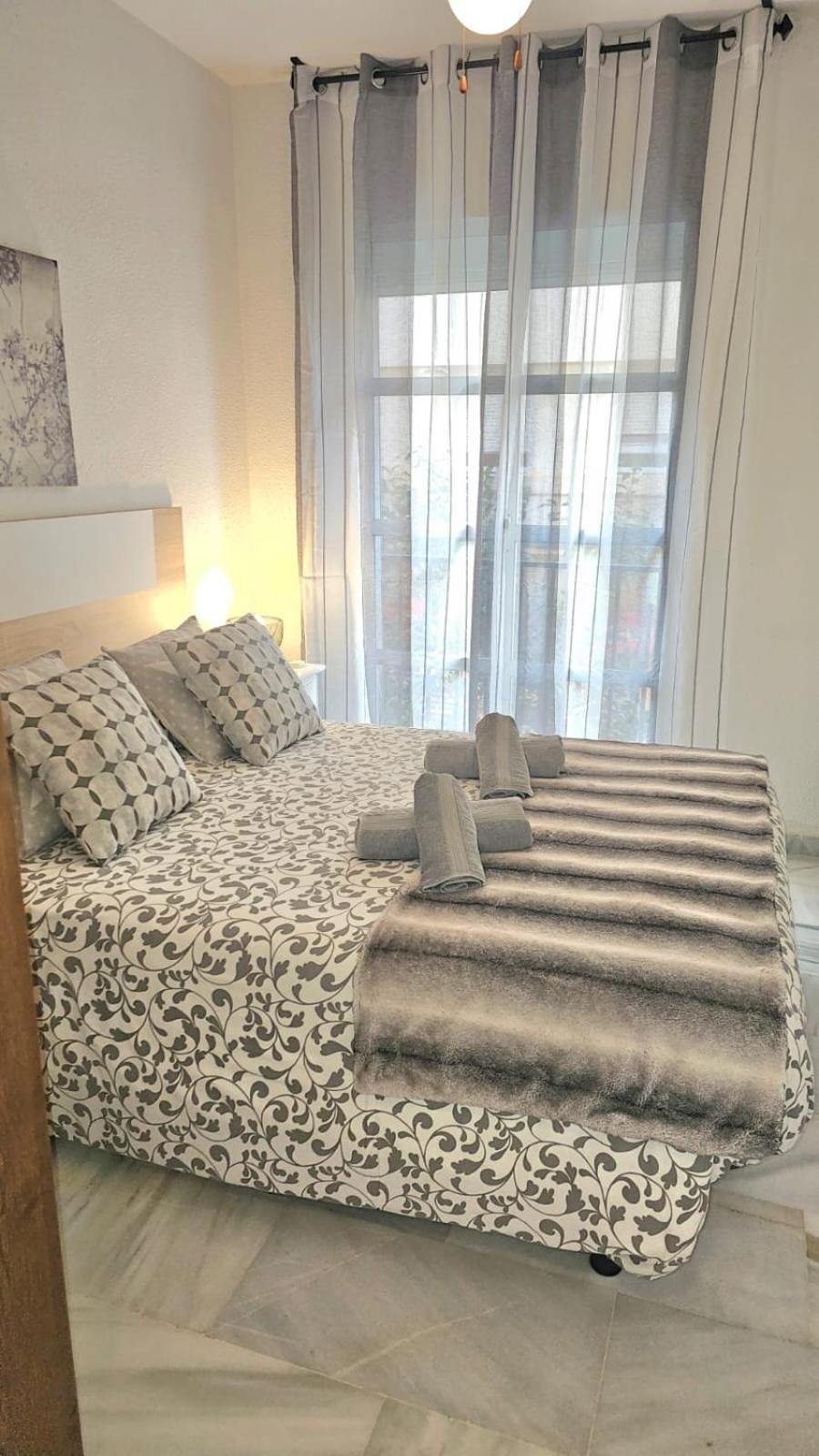 Ideal Holiday Apartment One Bedroom City Center Málaga Exteriör bild
