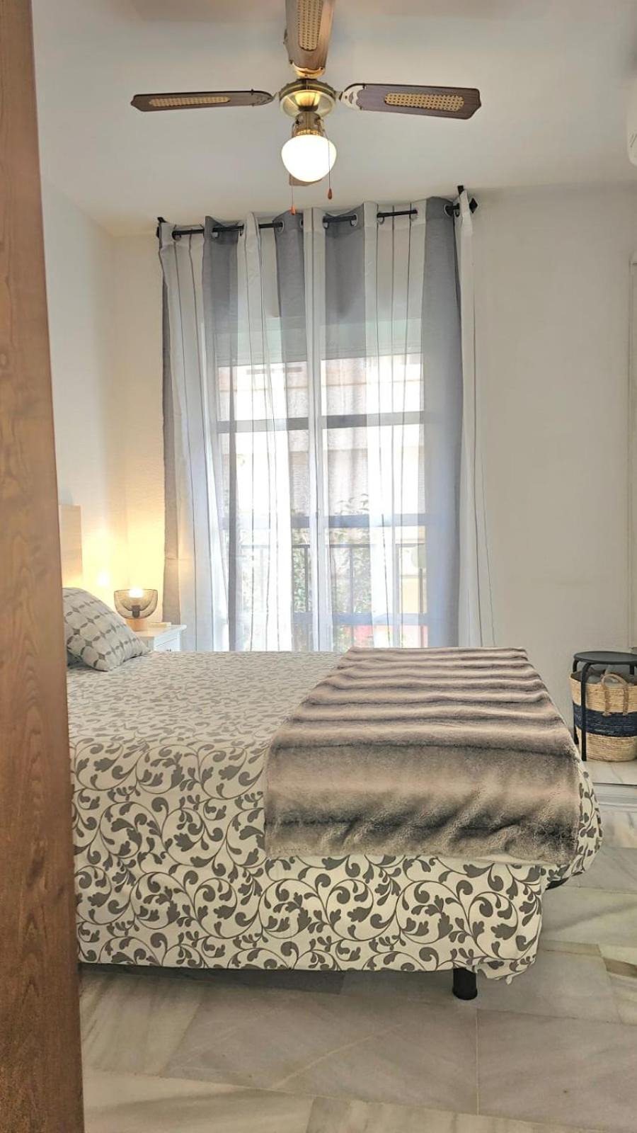 Ideal Holiday Apartment One Bedroom City Center Málaga Exteriör bild