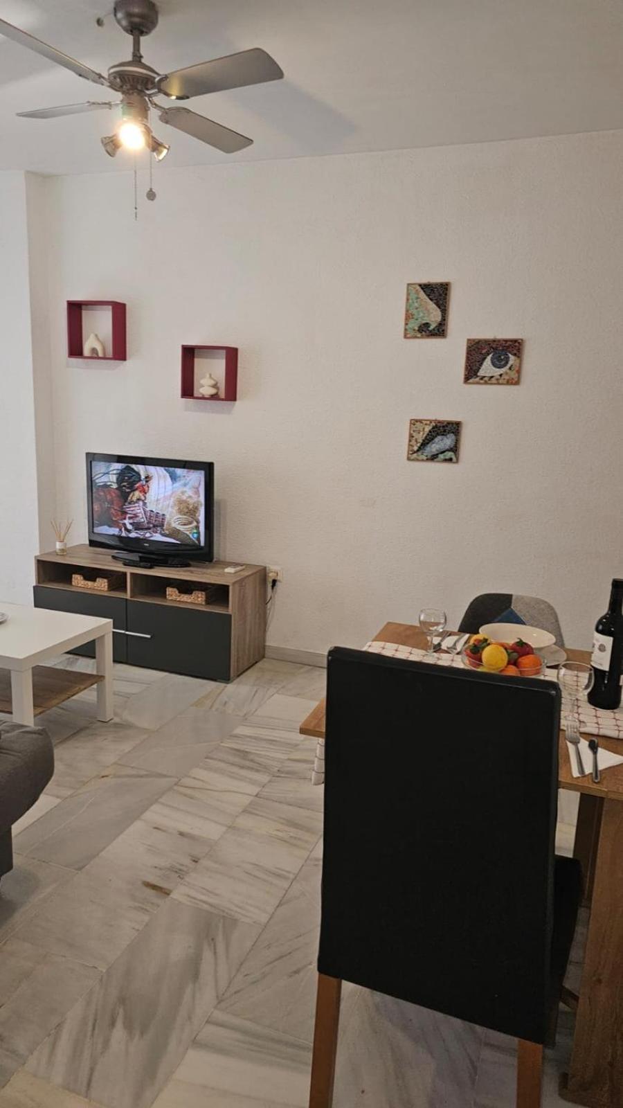 Ideal Holiday Apartment One Bedroom City Center Málaga Exteriör bild