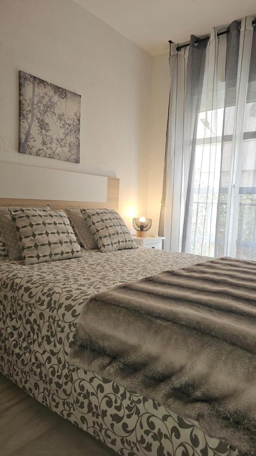 Ideal Holiday Apartment One Bedroom City Center Málaga Exteriör bild