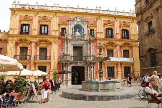 Ideal Holiday Apartment One Bedroom City Center Málaga Exteriör bild